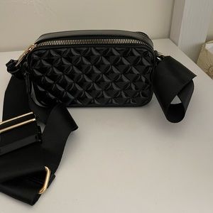 Akira black rectangle quilted-pattern purse with zip enclosure